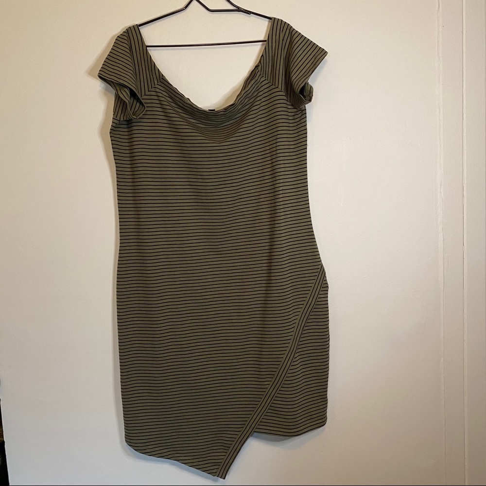 ✨love ari off the shoulder green and black striped dress✨